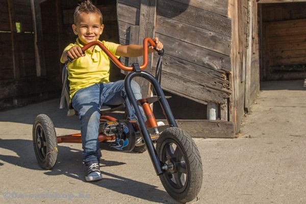 In het bezit van een vrijloopautomaat.