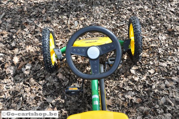 John Deere met sportstuur.