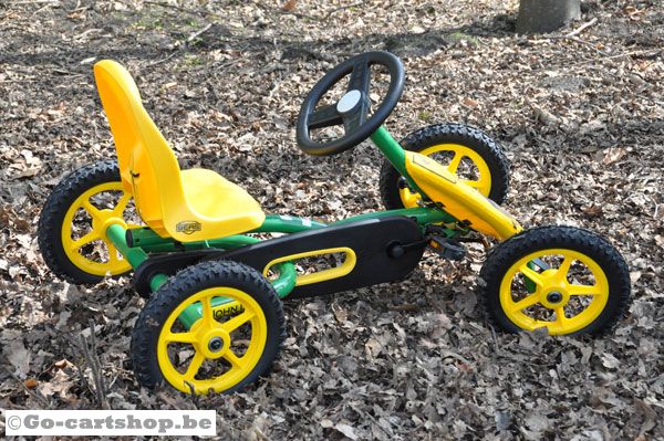 Gesloten kettingkast voor de veiligheid.