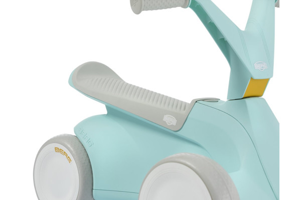 Langwerpig zadel die meegroeit.