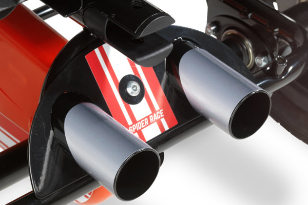 Inclusief dubbele uitlaat.