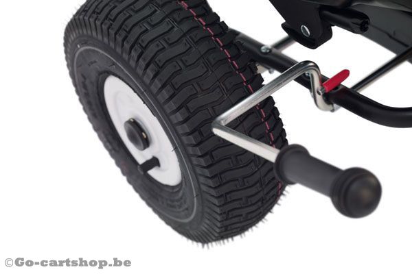 Handrem op de achterwielen.