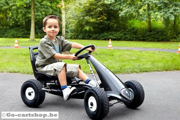 Stoere skelter in de kleur zwart.