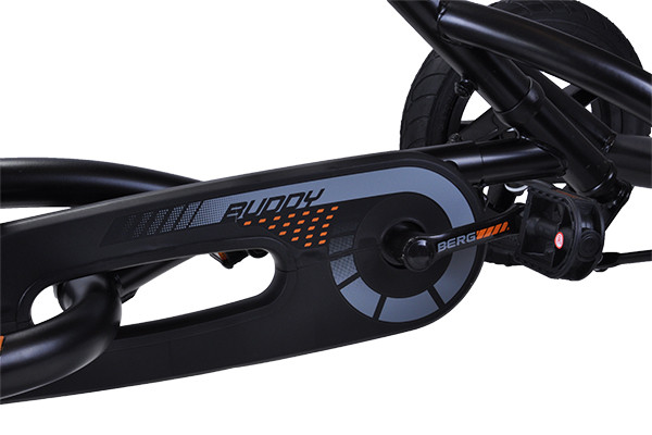 Gaaf zwart frame met oranje accenten