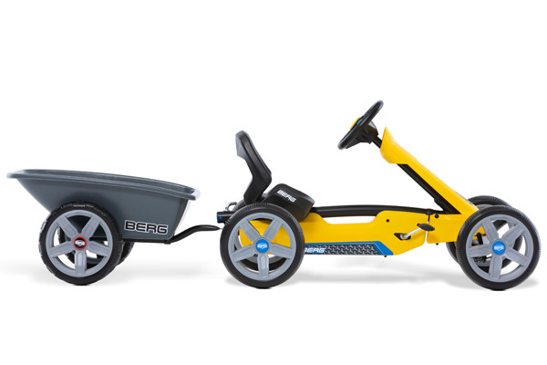 De Reppy aanhanger achter een Reppy go-cart.